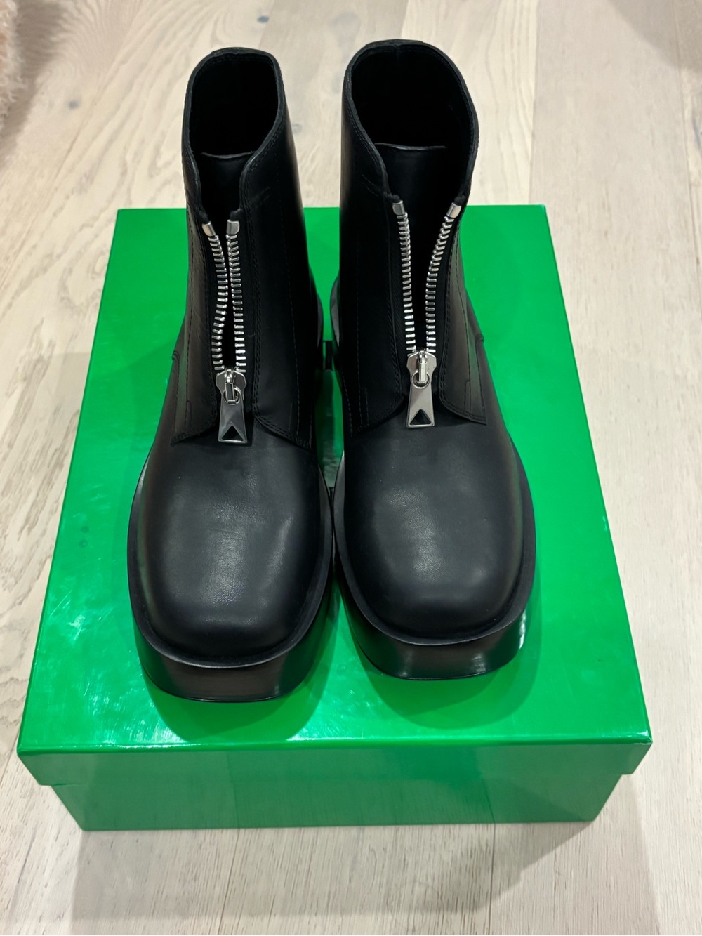 Bottega Veneta Black Leather Torino Front-Zip Ankle Boots-10 NWT